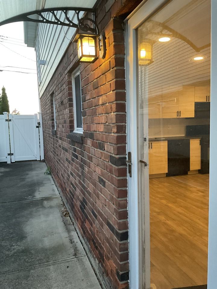 16225 83rd St - Photo 2 of 12