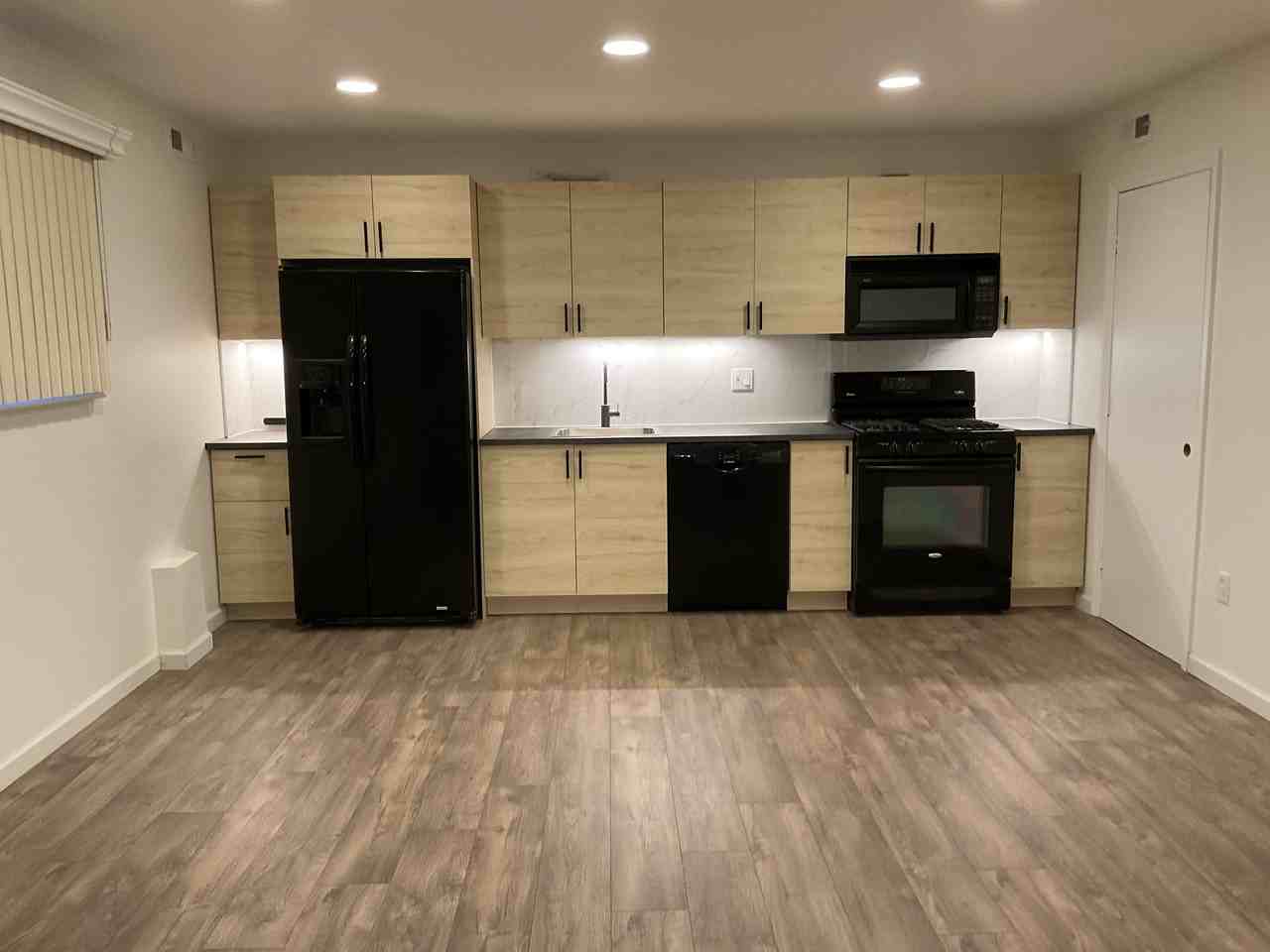 16225 83rd St - Photo 3 of 12