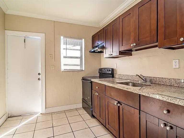 736 Nw 14th Ter #3 - Photo 6 of 6