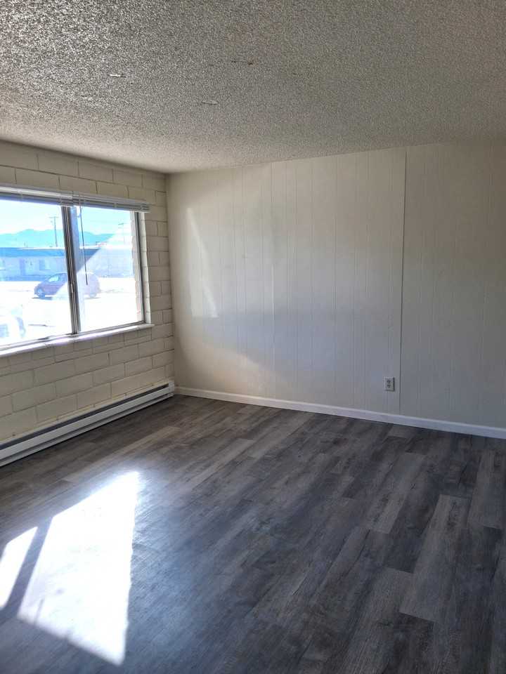 250 250 - Photo 4 of 12