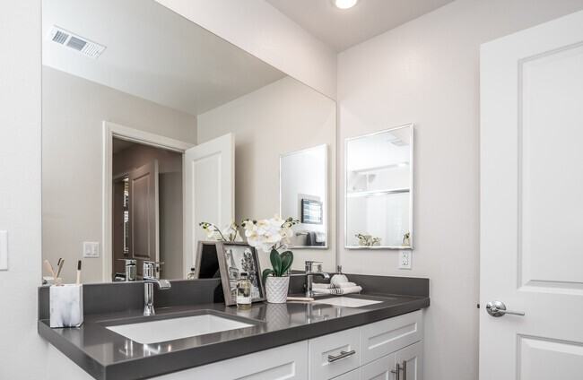 610 W Monte Carlo Blvd #0 - Photo 4 of 4