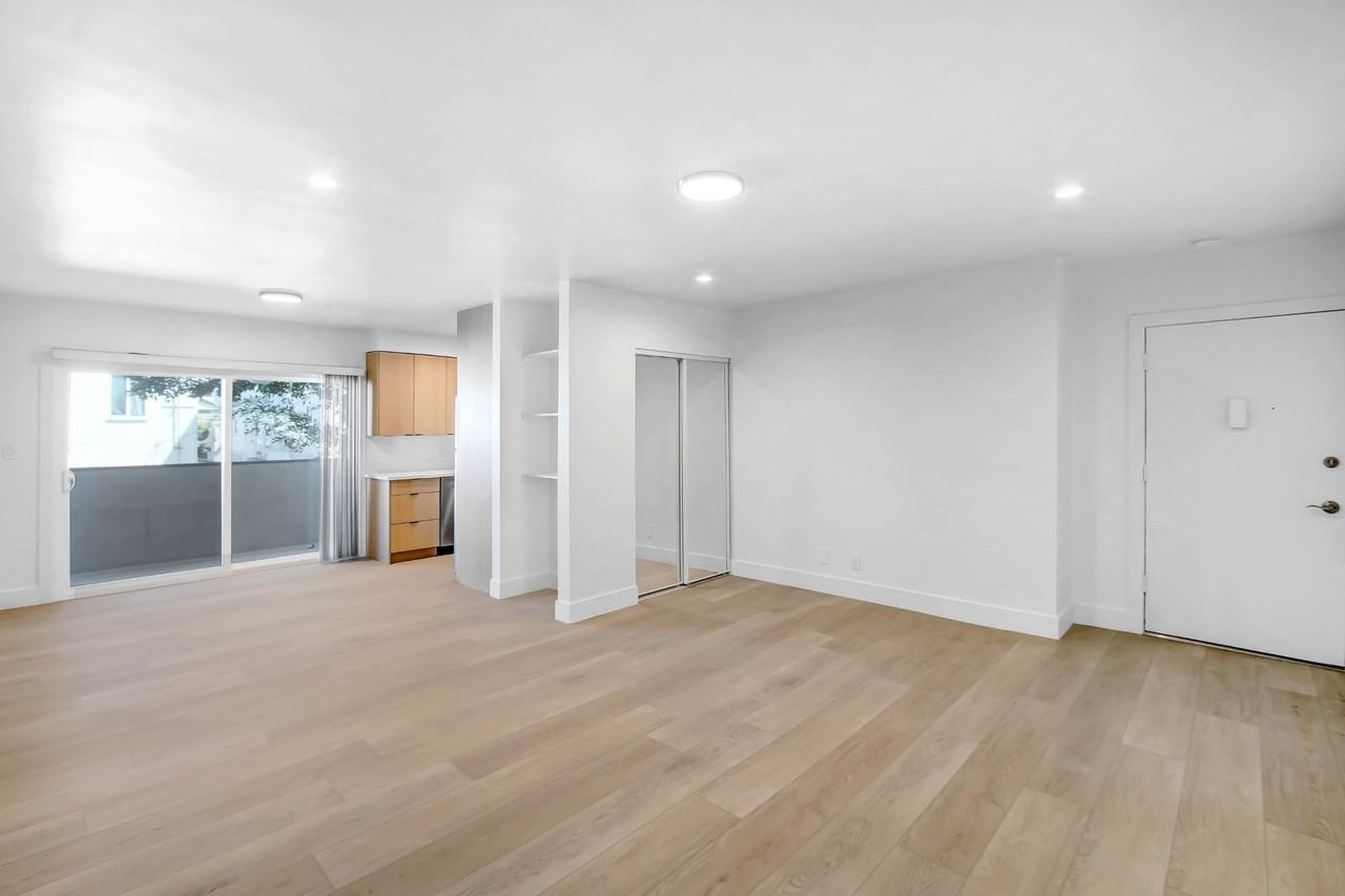 110 S Swall - Photo 3 of 37