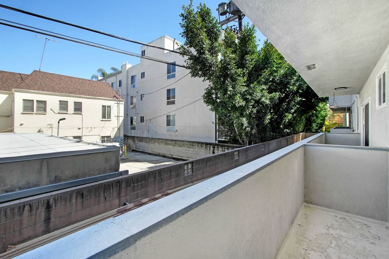 110 S Swall - Photo 4 of 37