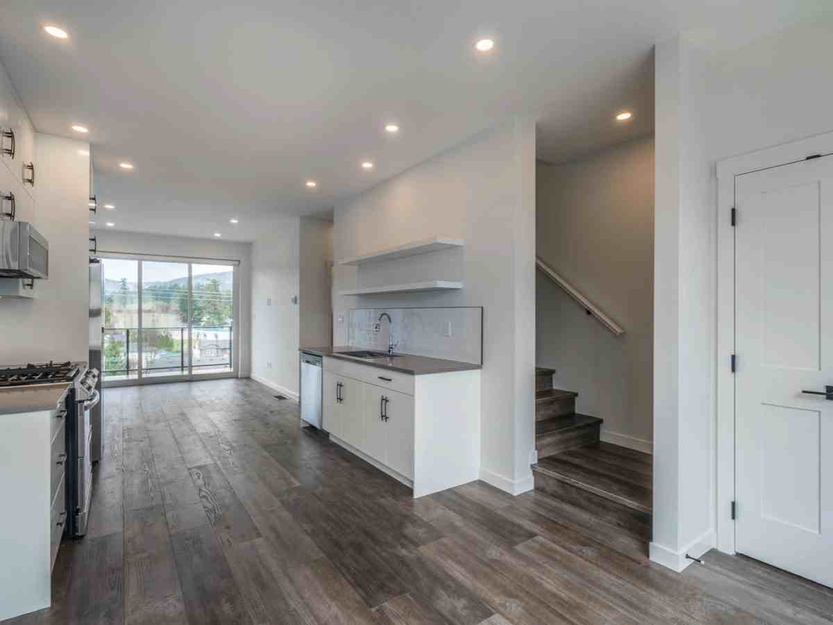 1167 Pullman Close #1 - Photo 4 of 14