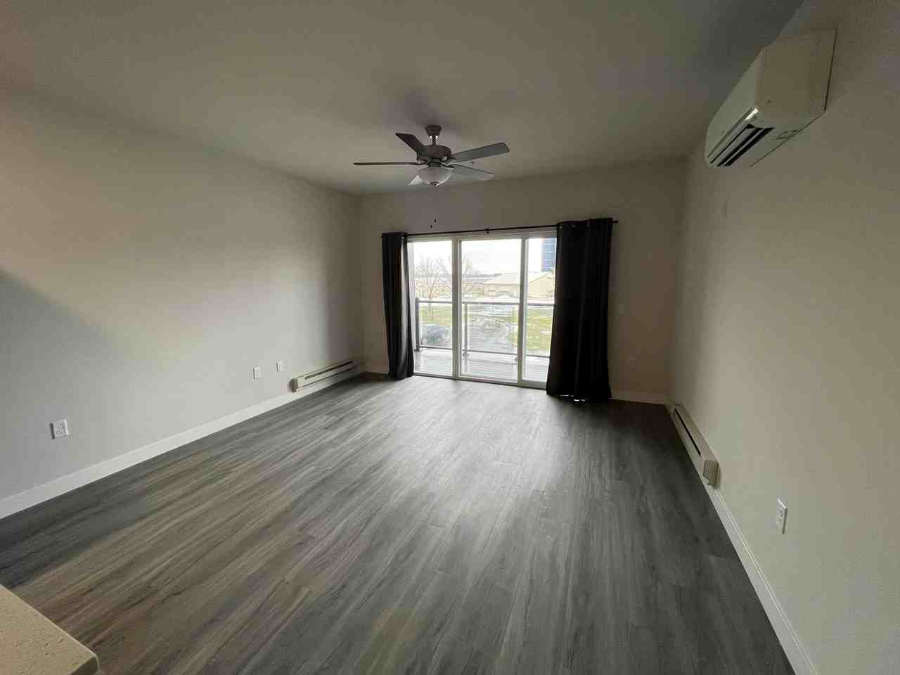 Cottage Grove Commons: 1400 N Windsor - Photo 3 of 10