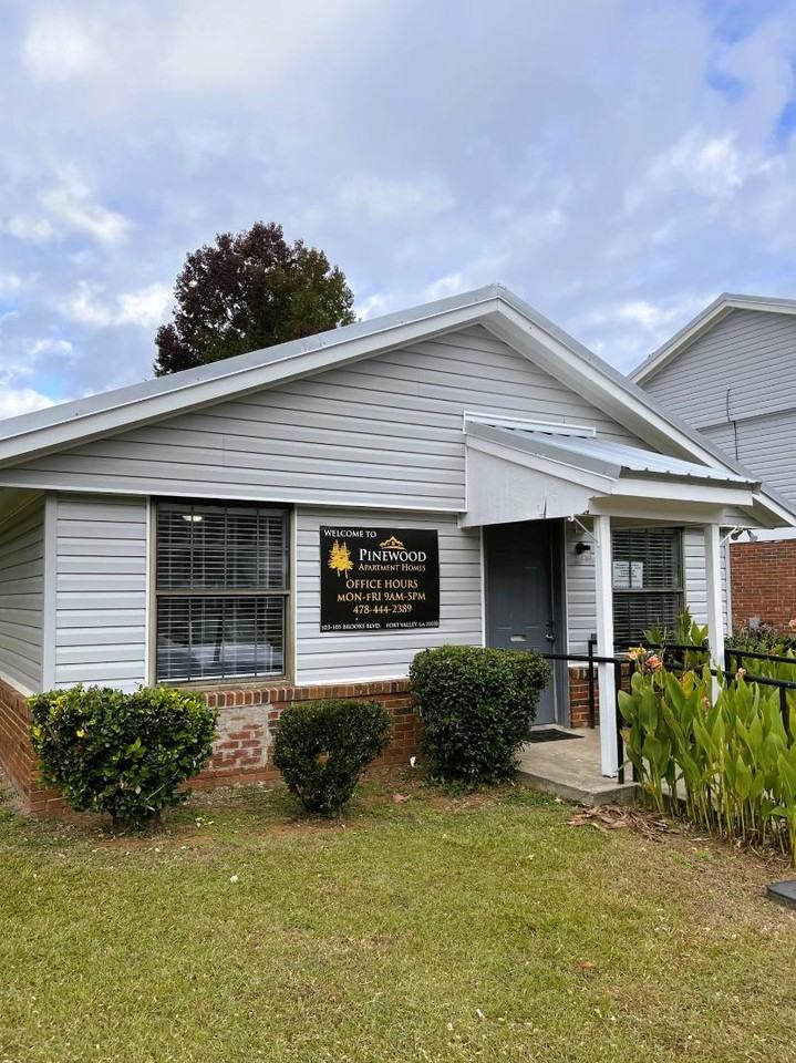 Pinewood - Photo 3 of 50