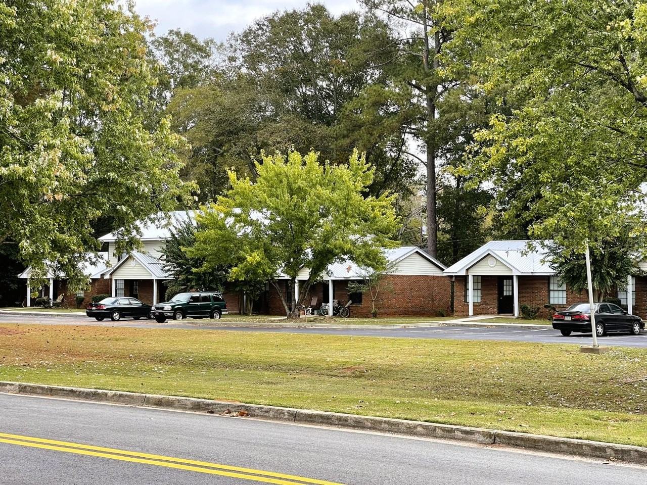 Pinewood - Photo 5 of 50