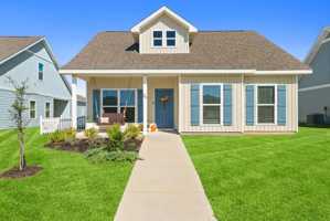 featured image of 39 Bluebeech St