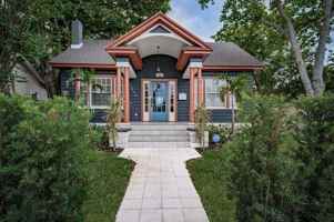 featured image of 2536 Burlington Ave N