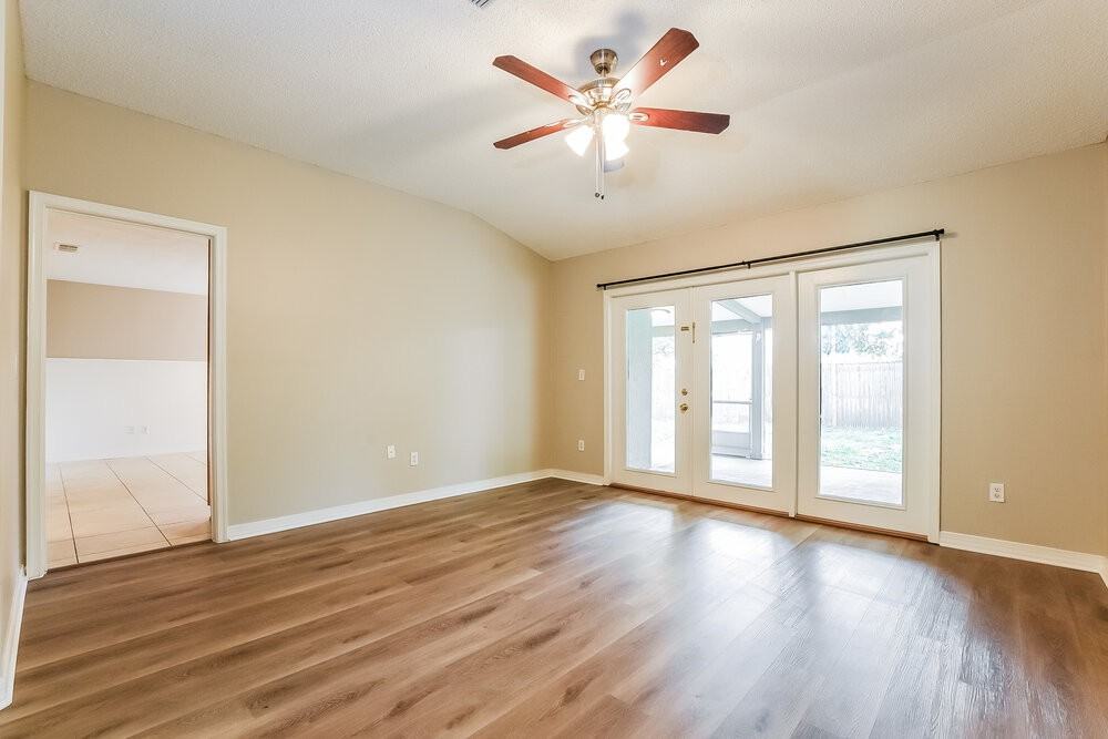 1012 Hornbeam St - Photo 3 of 16