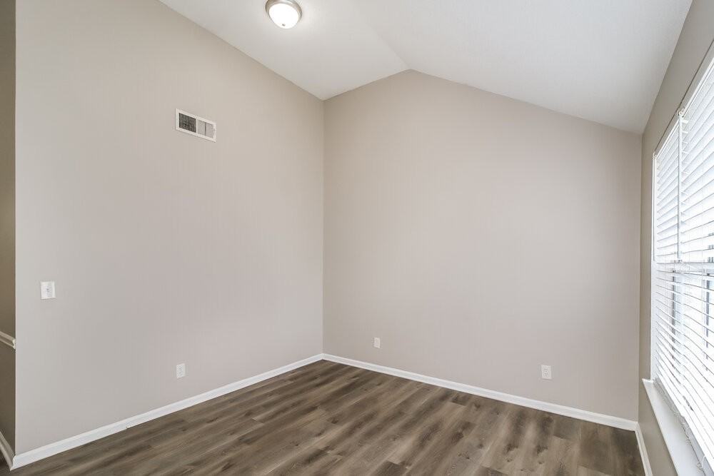 2915 Russ Ln - Photo 7 of 17