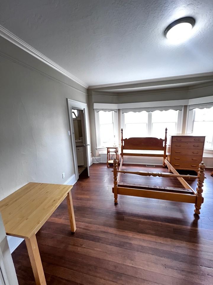 1037 Southgate St #2 - Photo 2 of 12