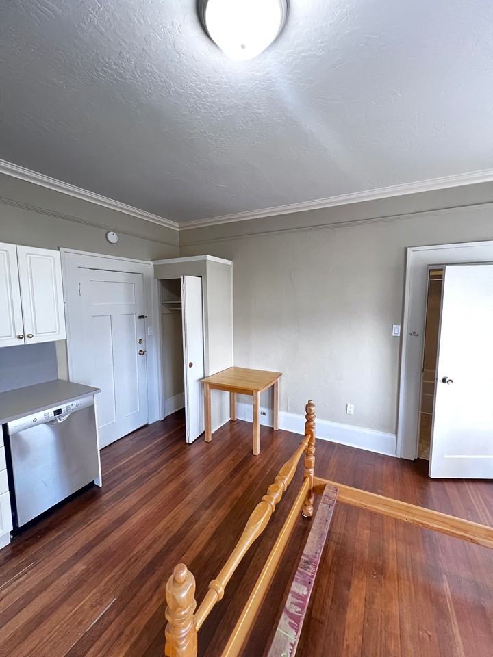 1037 Southgate St #2 - Photo 3 of 12