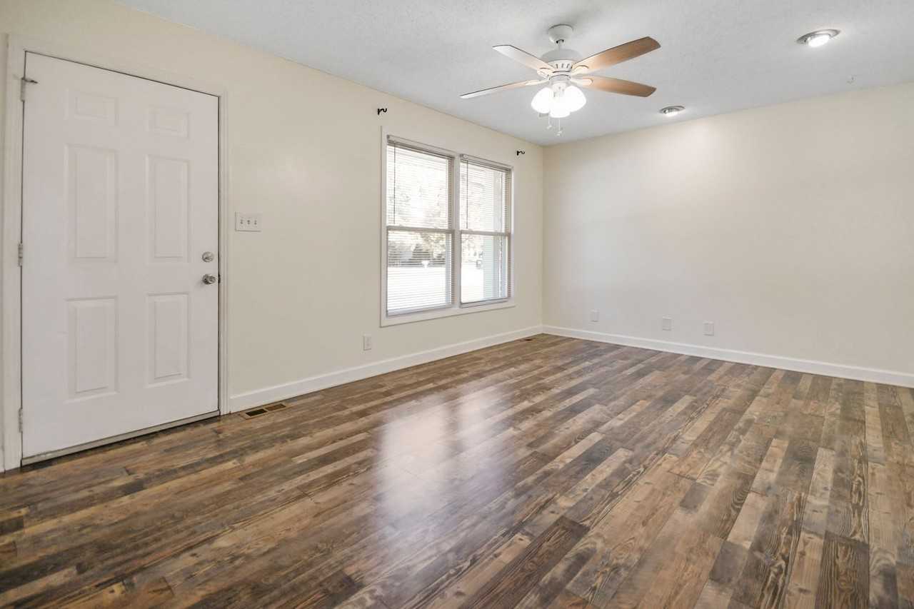 216 Bob White Dr - Photo 2 of 18