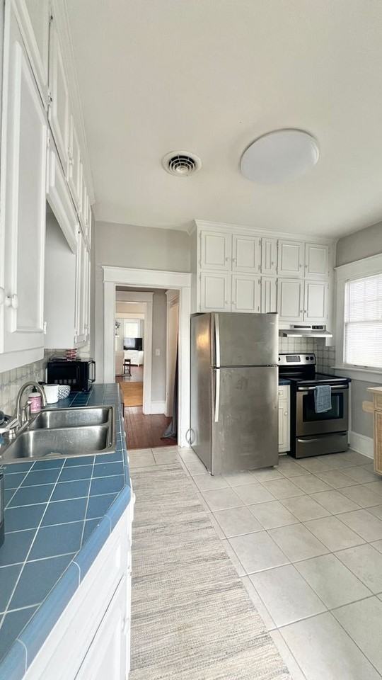 1205 E 4th St - Photo 5 of 25