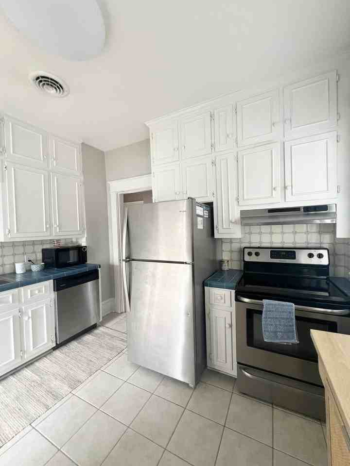 1205 E 4th St - Photo 6 of 25