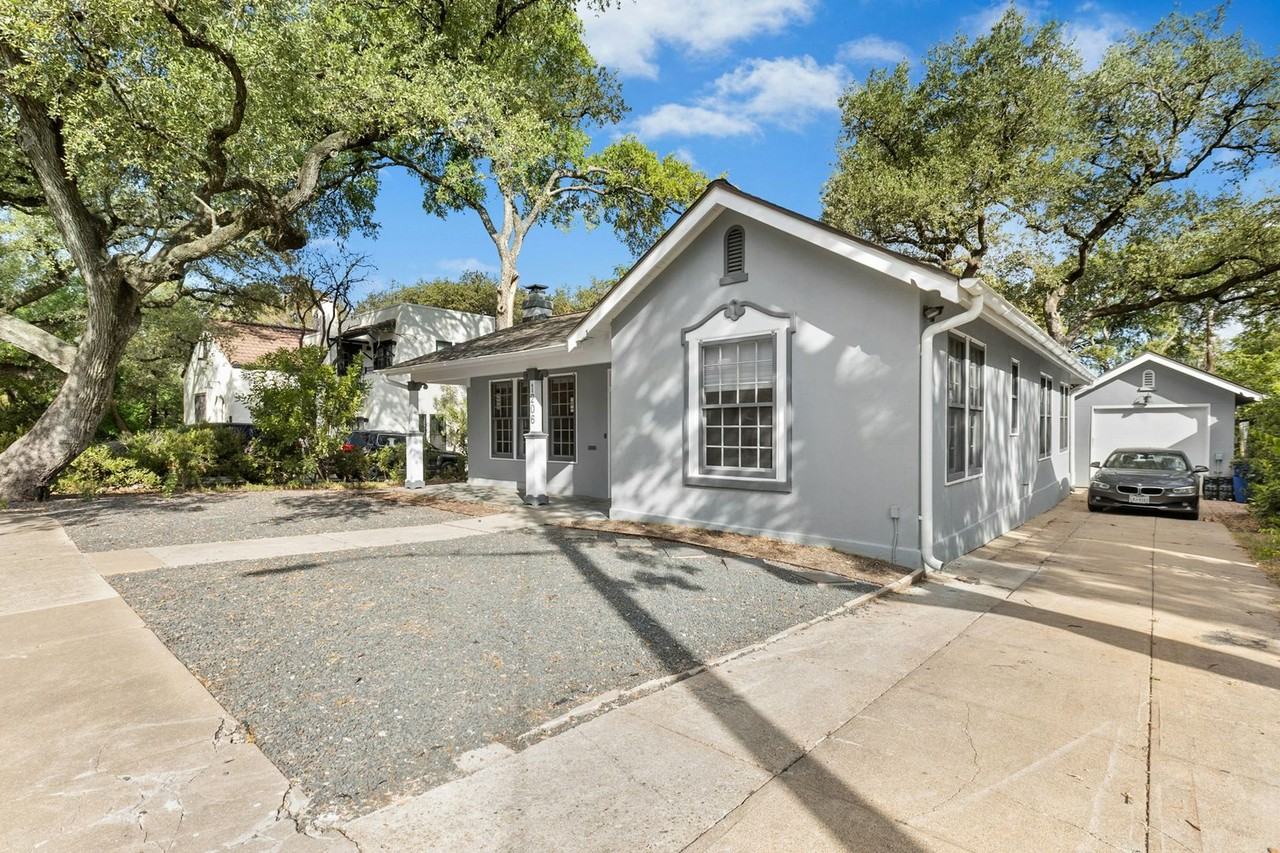 1206 W 22nd 1/2 St - Photo 2 of 33