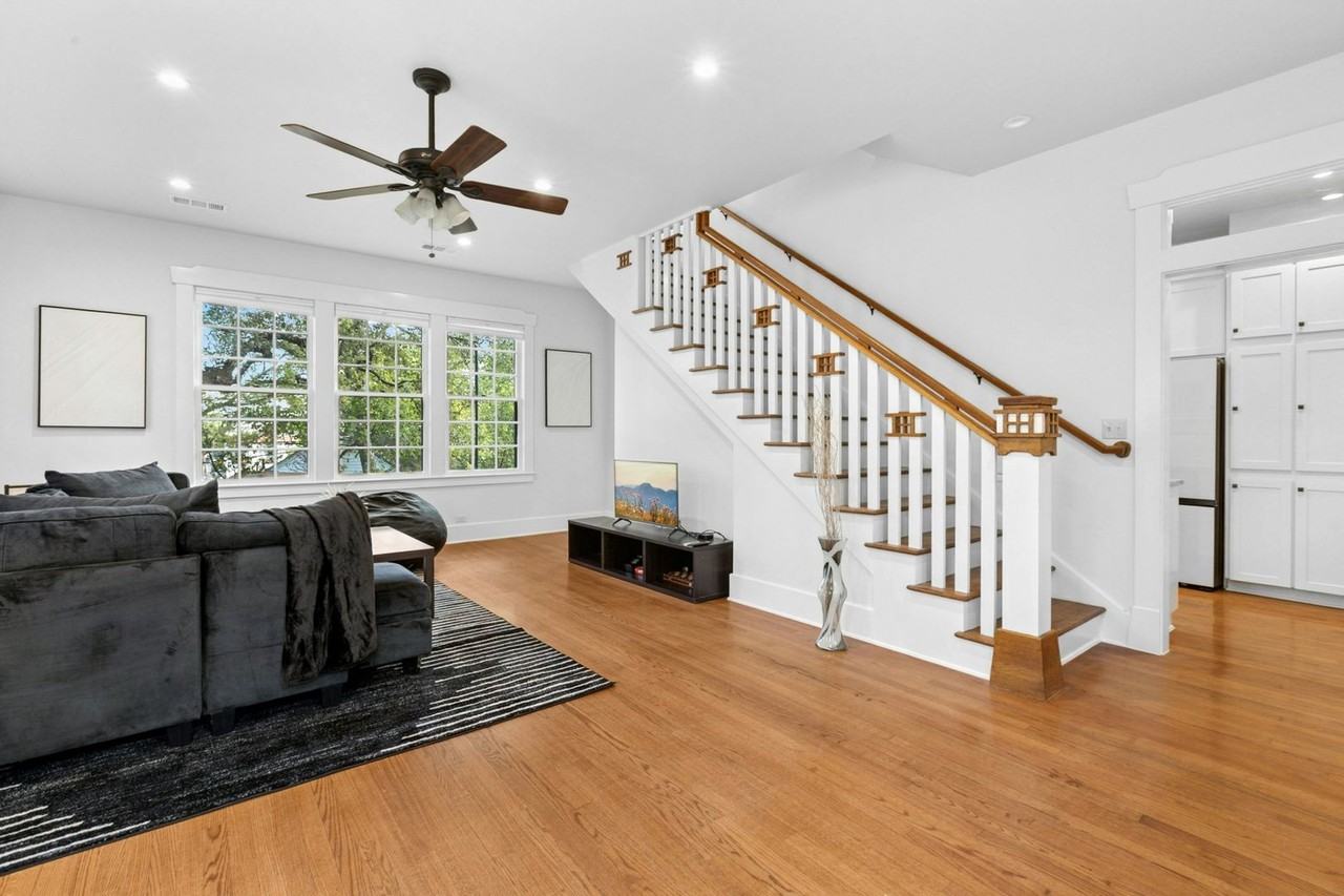 1206 W 22nd 1/2 St - Photo 3 of 33