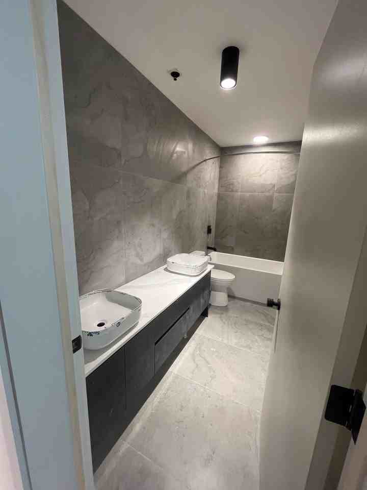 238 Wellington Cres #1 - Photo 7 of 17