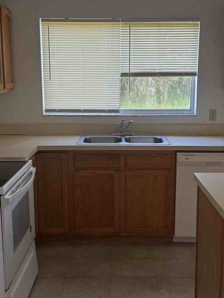 1241 Cambo Ct Ne - Photo 5 of 12