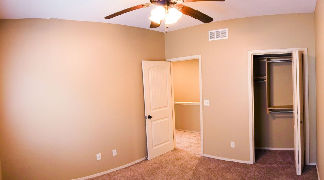 1596 S Goebel St - Photo 7 of 17