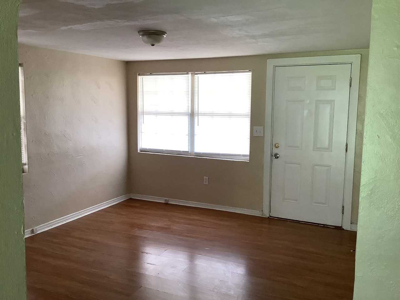 2712 Vermont Ave - Photo 3 of 6