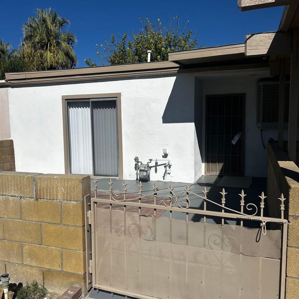 325 Santo Dr - Photo 2 of 10