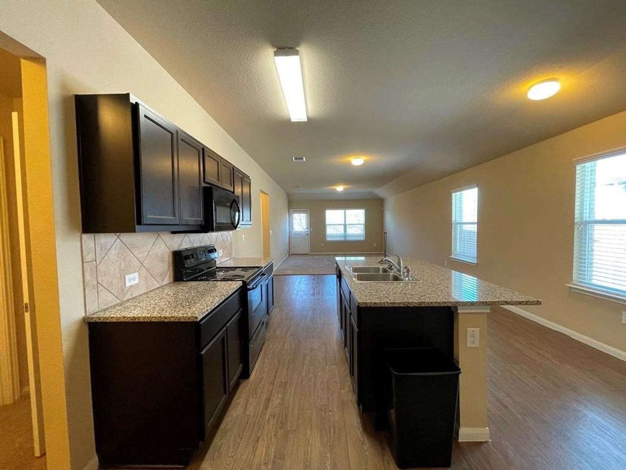 3400 Ortman Dr - Photo 5 of 35