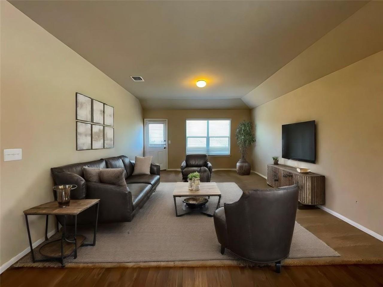 3400 Ortman Dr - Photo 7 of 35