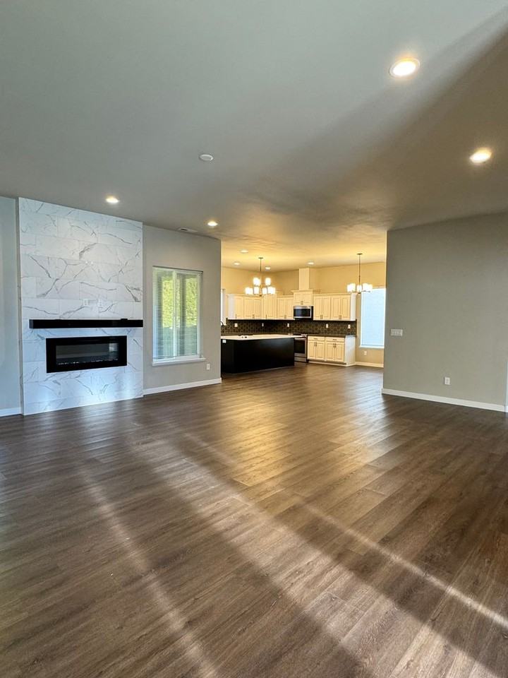 8305 Annalisa Ln - Photo 5 of 28