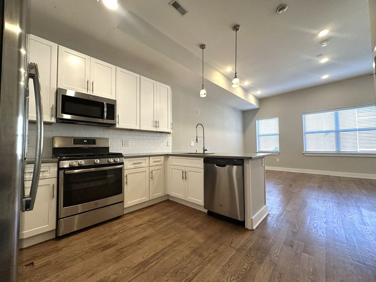 963 Shackamaxon Street #4 - Photo 5 of 39