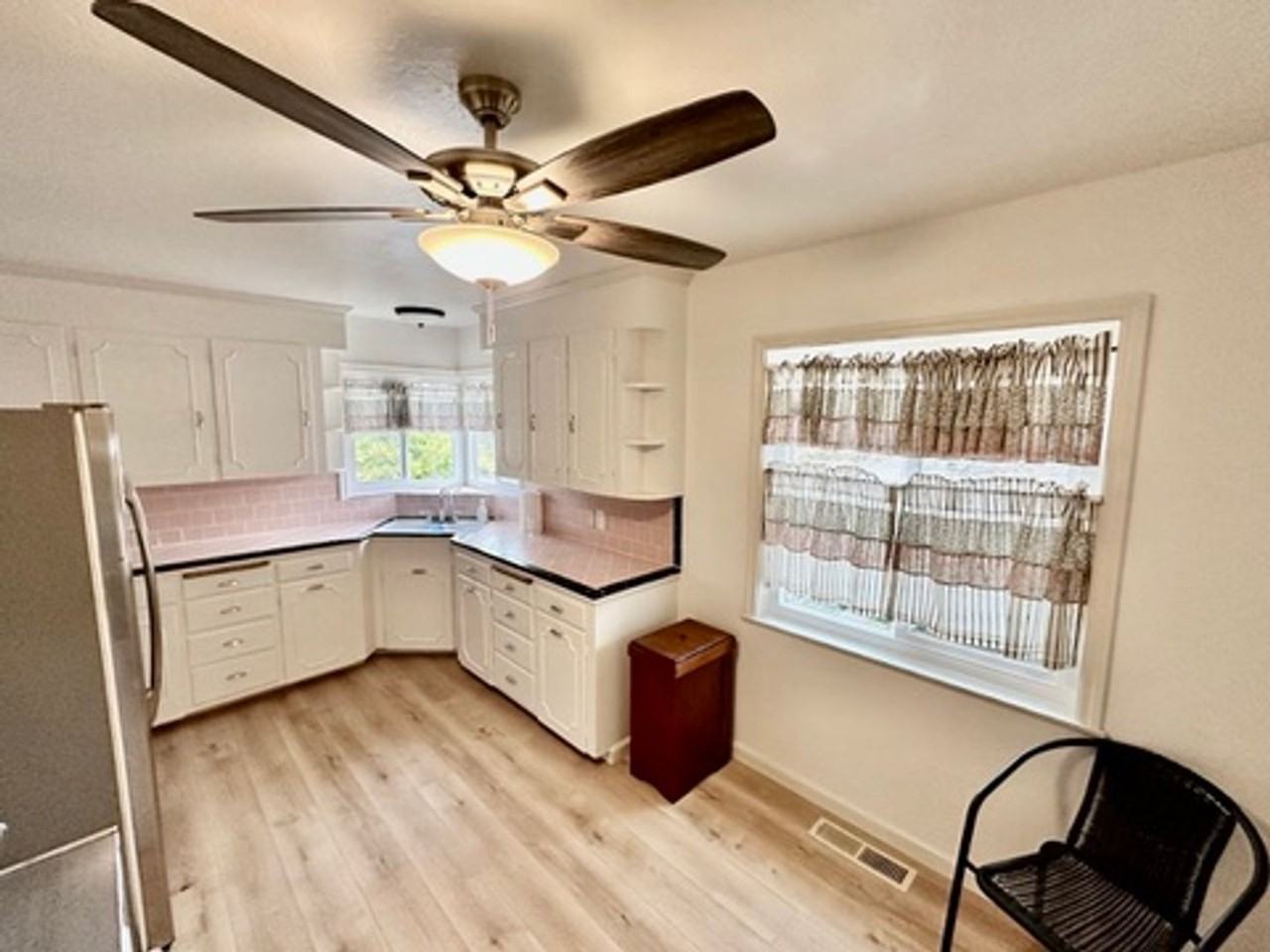 112 College (*) - Photo 6 of 27