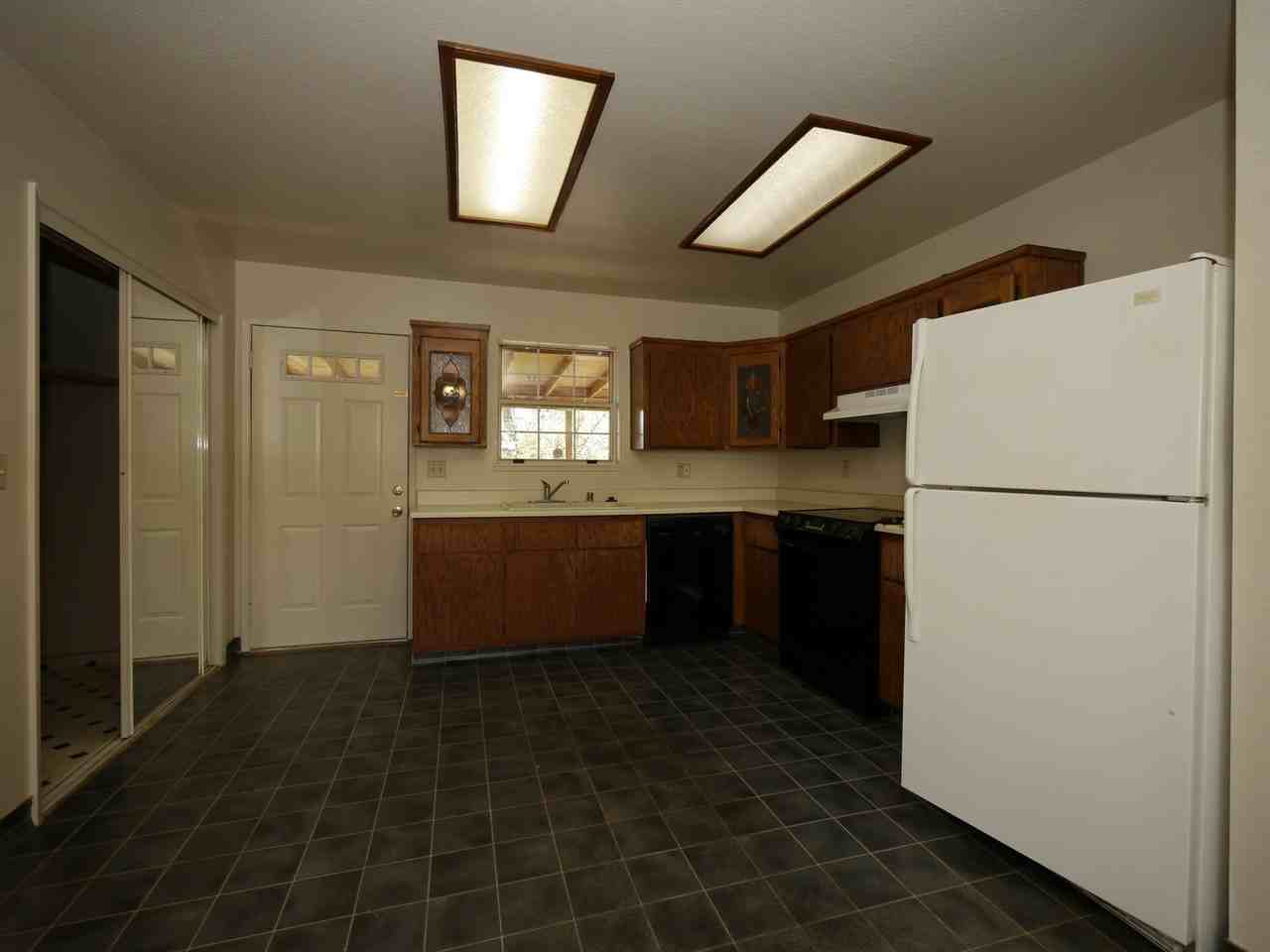 41 Veterans Ln - Photo 3 of 8