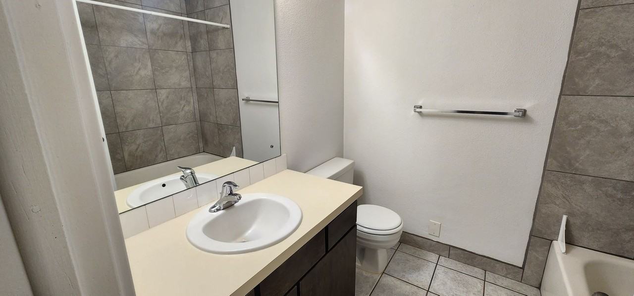 508 N Walker St #3 - Photo 5 of 12