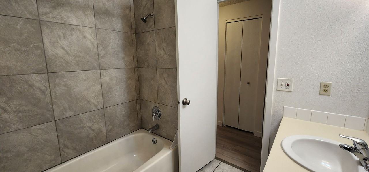 508 N Walker St #3 - Photo 6 of 12