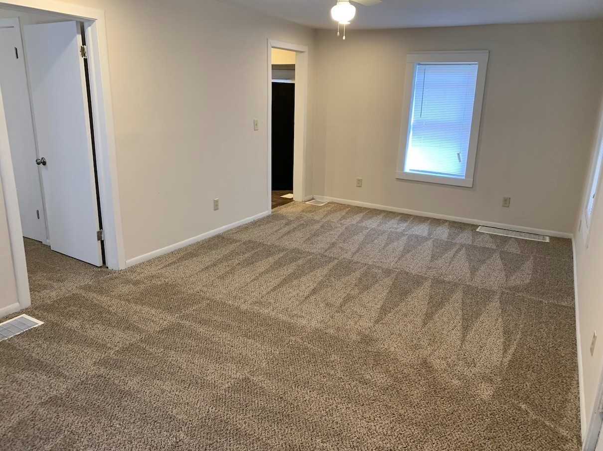 2429 Hardesty Ave - Photo 4 of 20