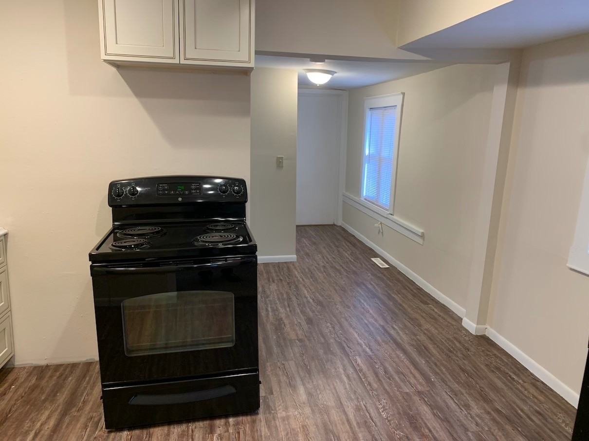 2429 Hardesty Ave - Photo 7 of 20