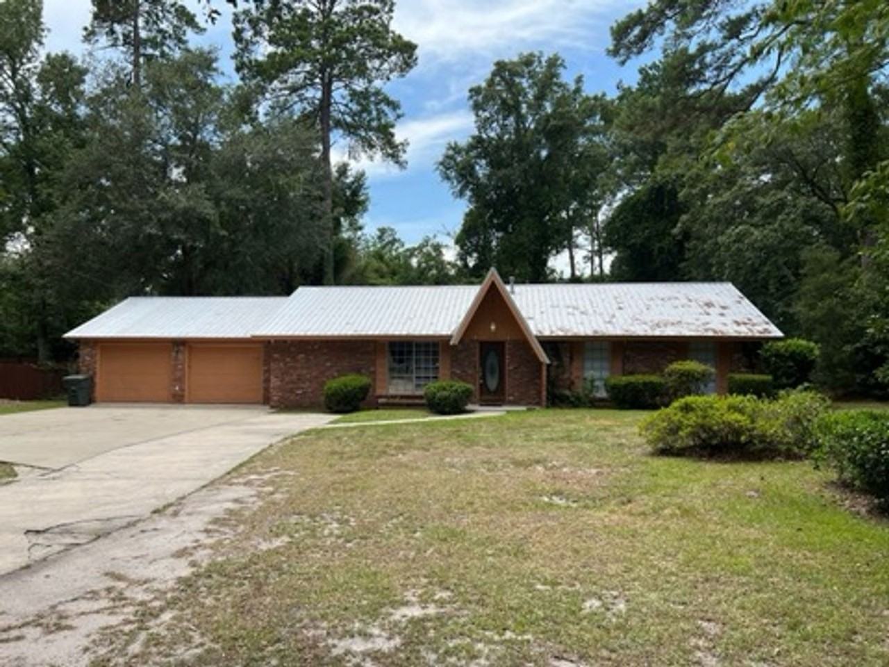 203 Fraser St - Photo 3 of 33