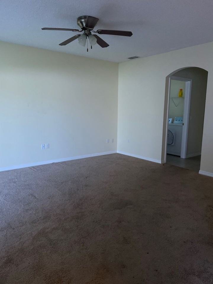 346 Montgomery Ct - Photo 4 of 11