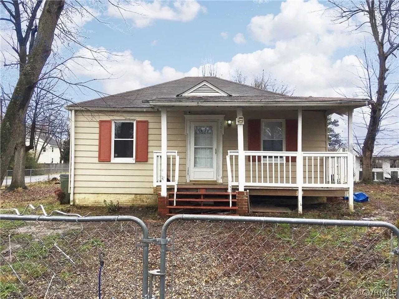 701 Yorkshire Dr - Photo 2 of 8