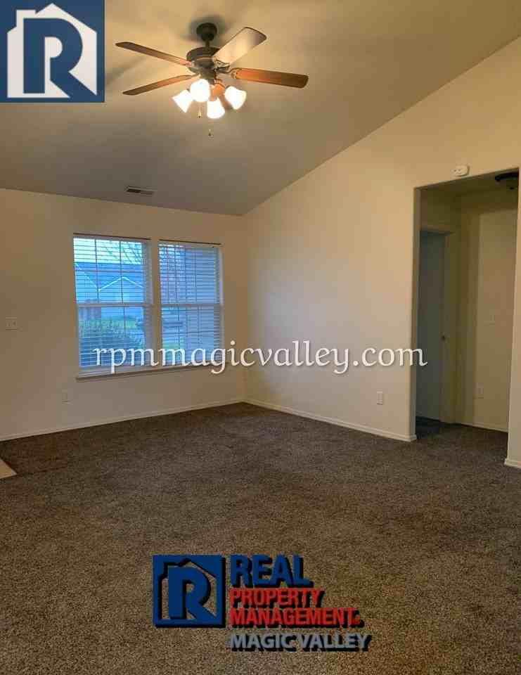 570 Cobra Ct - Photo 2 of 12