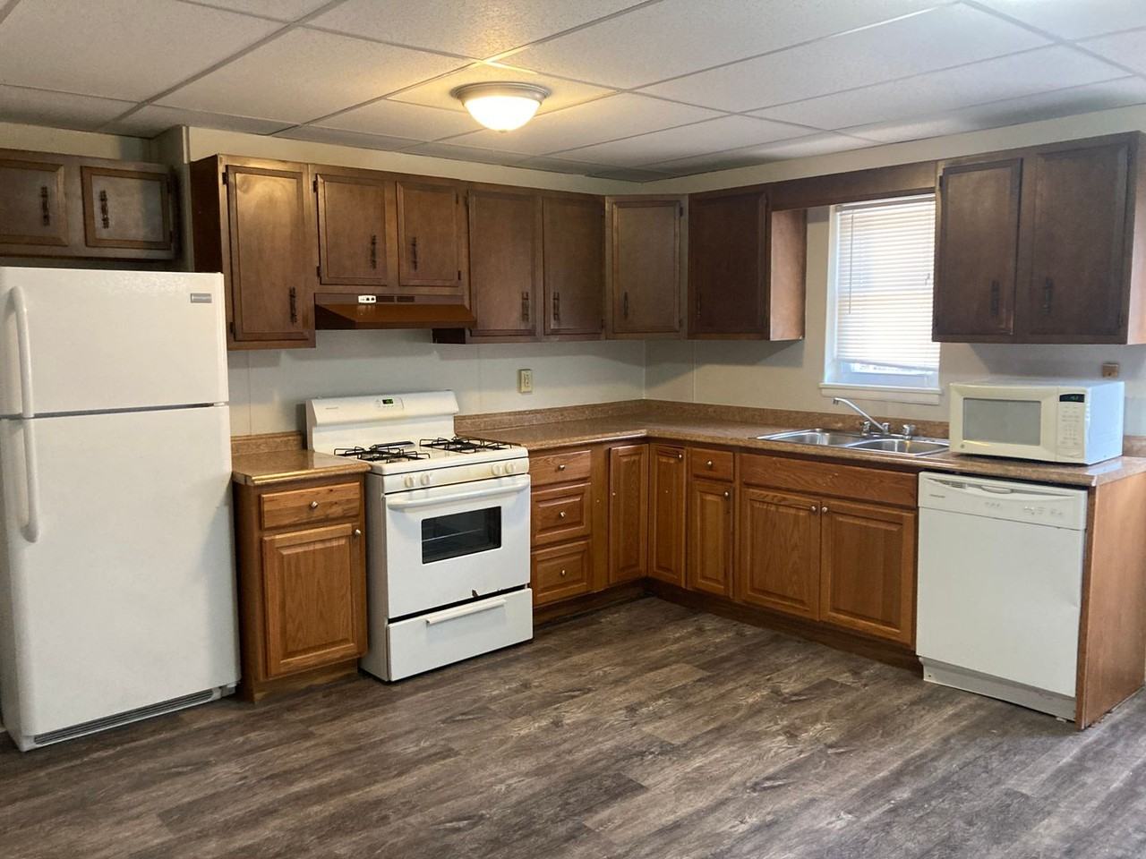 211 Southern Ave - Photo 2 of 10