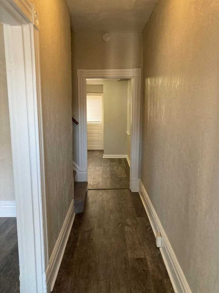 211 Southern Ave - Photo 4 of 10