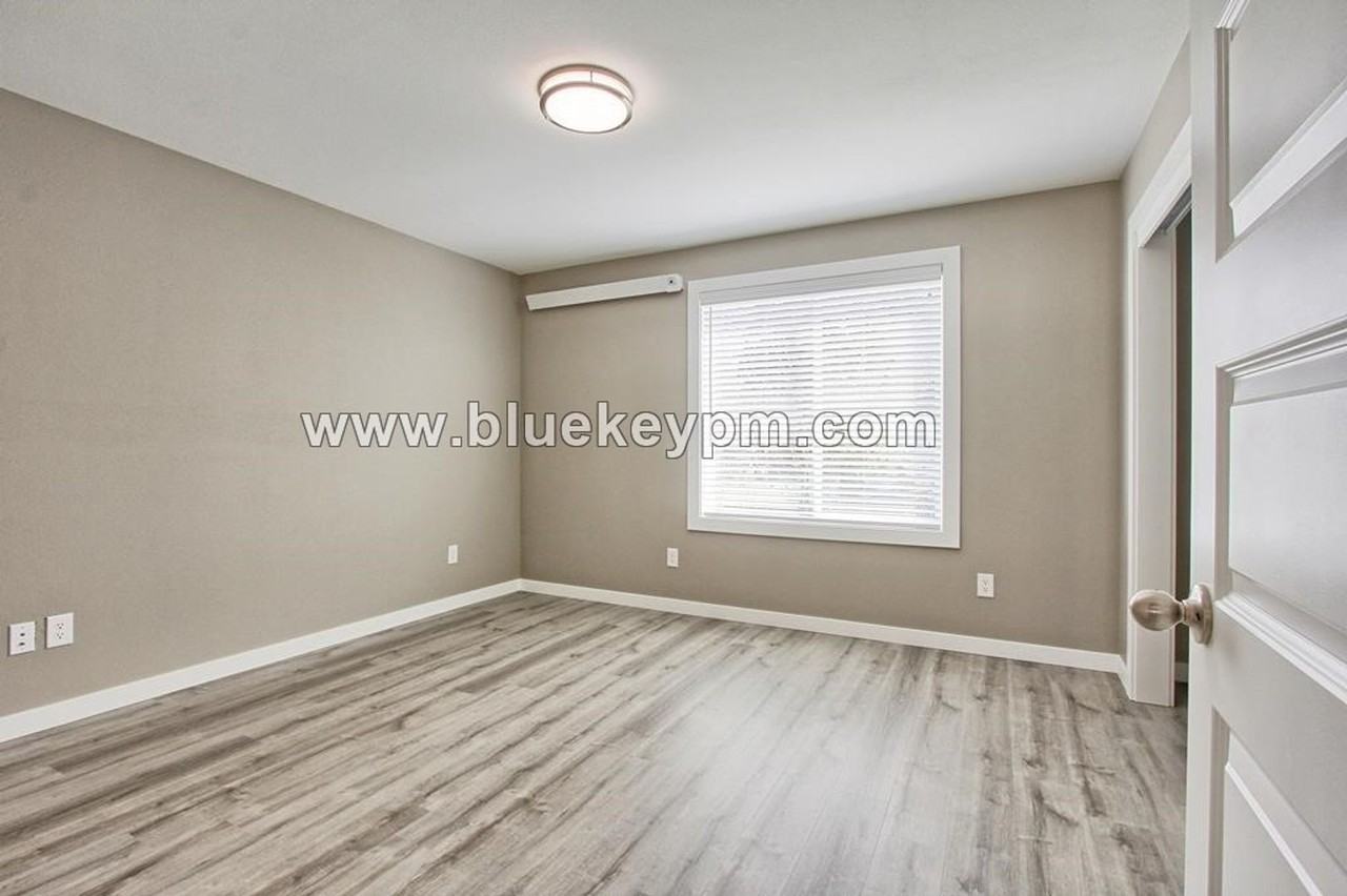 2711 Broadway St - Photo 6 of 12