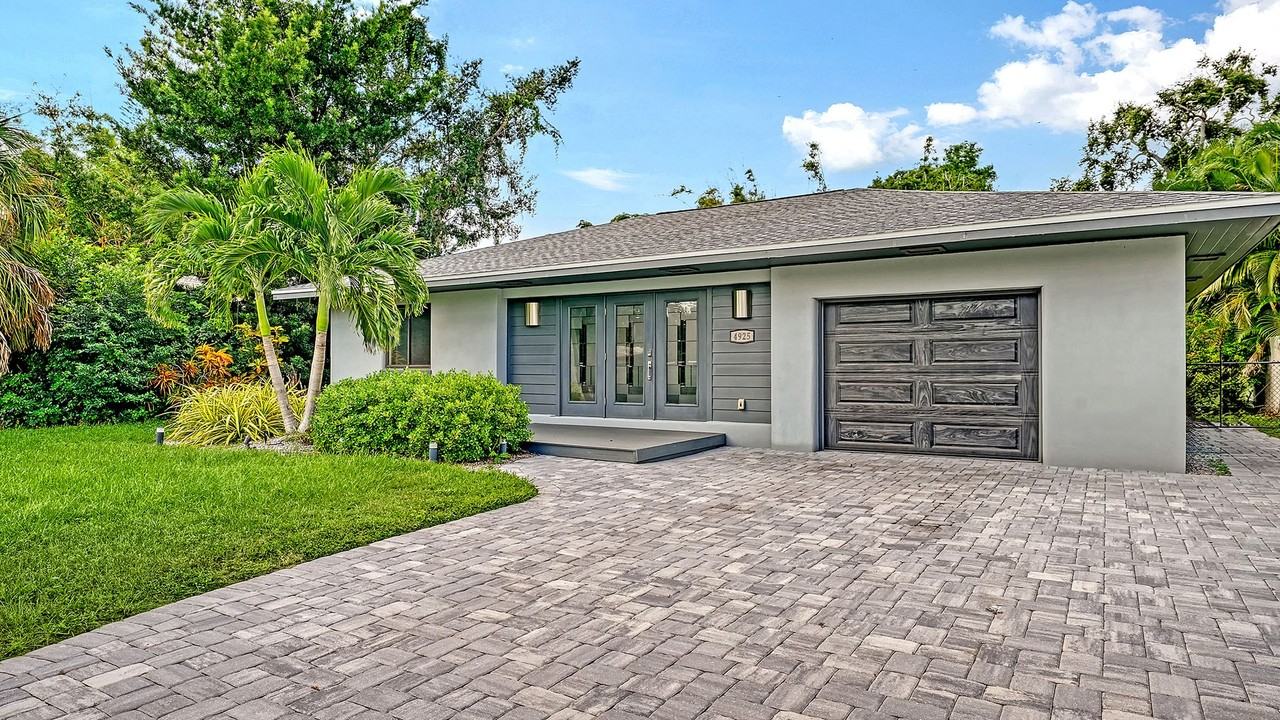 4925 Bay Shore Road - Photo 3 of 25