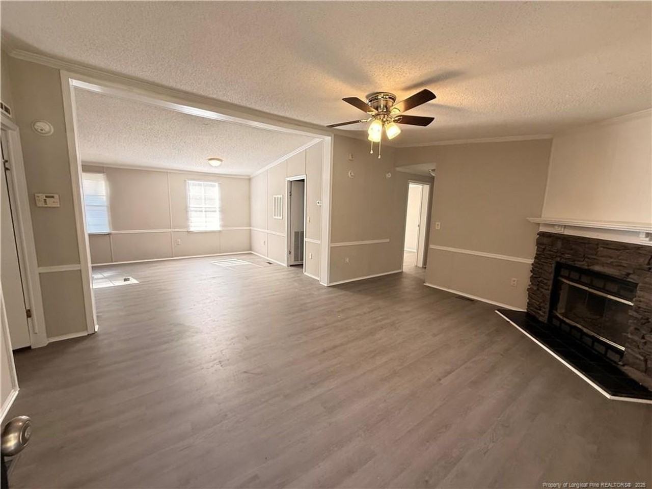 150 Travis Dr - Photo 2 of 16