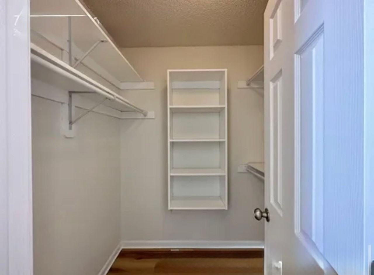 710 Southwest Shadow Glen Drive - Photo 3 of 9