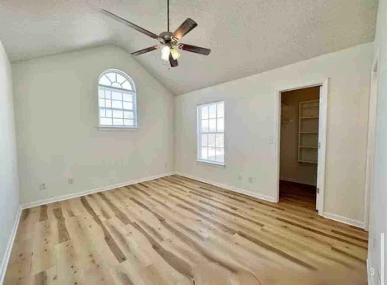 710 Southwest Shadow Glen Drive - Photo 4 of 9