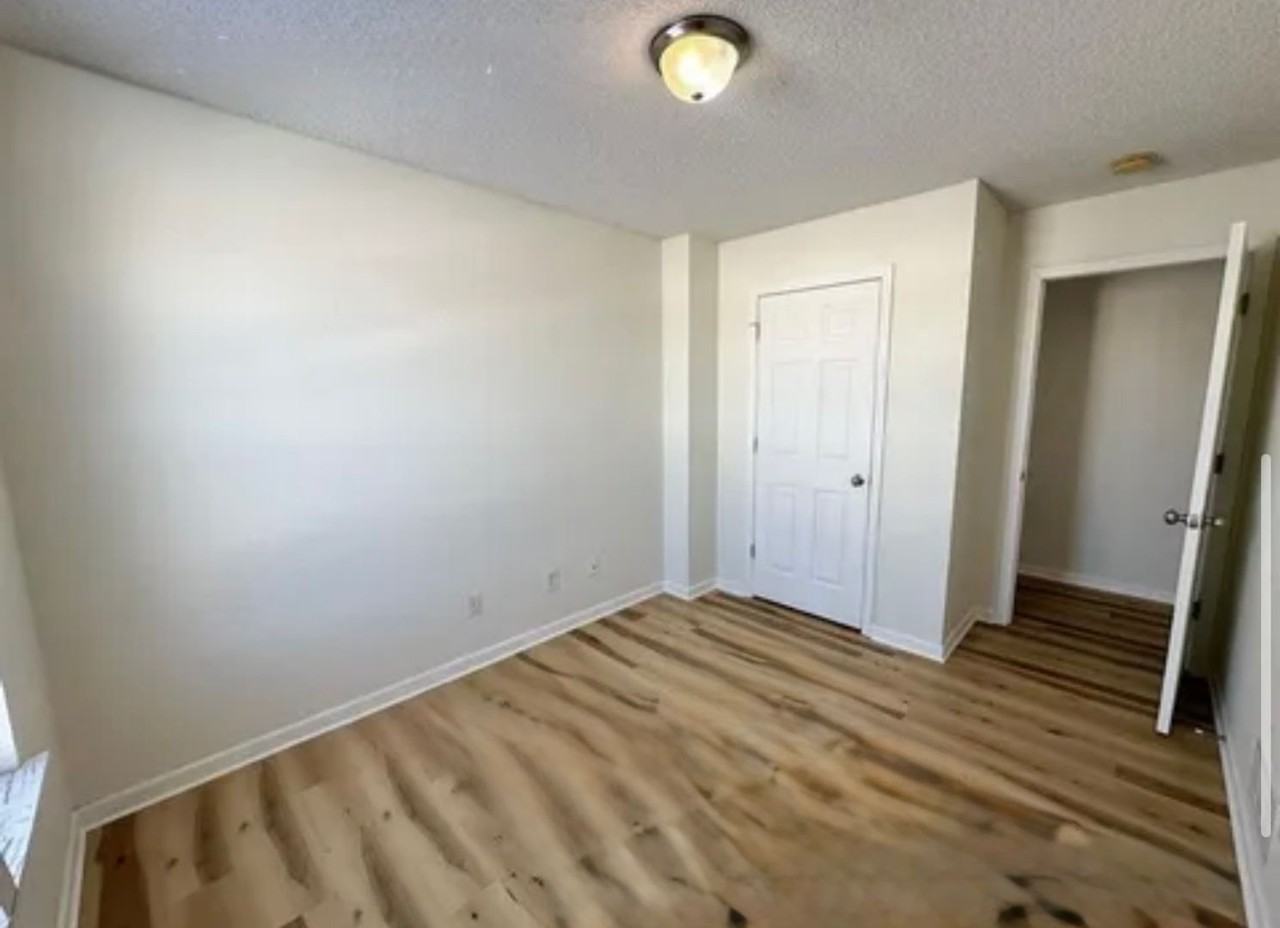 710 Southwest Shadow Glen Drive - Photo 6 of 9