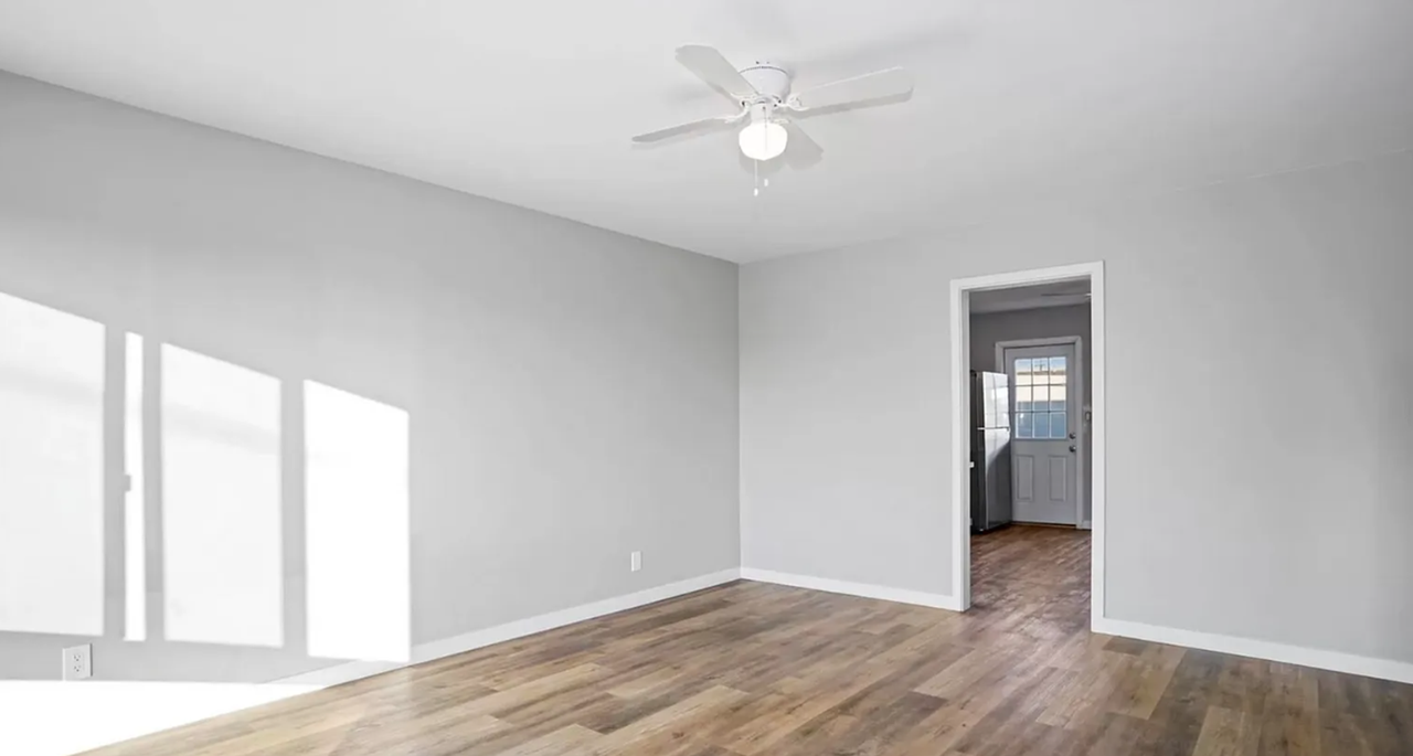 4725 Iroquois Avenue - Photo 3 of 10